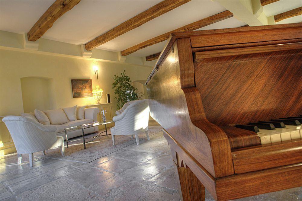 Chateau Les Crostes Hotel Lorgues Exterior photo